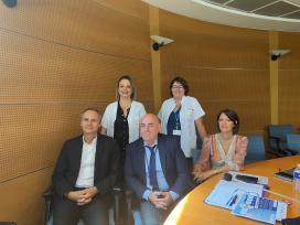 Le Directeur territorial de l'Agence régionale de santé Paca, le Directeur, la Directrice des soins et son adjointe, la Cheffe des services de Pédiatrie du Centre Hospitalier d'Avignon lors de la conférence de presse du 22 septembre 2023 concernant le lancement de la campagne de prévention contre la bronchiolite