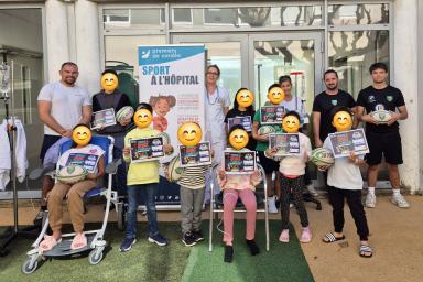 Photos d'enfants et de bénévoles avec un diplôme pour la semaine du sport