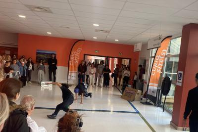 Des enfants font de la danse urbaine - Agrandir l'image 1 sur 3, fenêtre modale