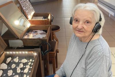 Action culturelle « A fleur de peau » menée par les artistes de la Compagnie Mises en scène auprès des résidents des Unités de Soins de Longue Durée - Agrandir l'image 4 sur 9, fenêtre modale