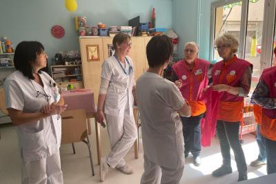 Don de jouets de l'Association Les Blouses Roses en faveur des enfants hospitalisés en Pédiatrie - Agrandir l'image 1 sur 5, fenêtre modale