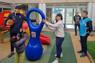 Animation Basket en Pédiatrie avec l'Association Premiers de Cordée le 15 janvier 2024 dans le cadre du sport à l'hôpital - Agrandir l'image 2 sur 4, fenêtre modale