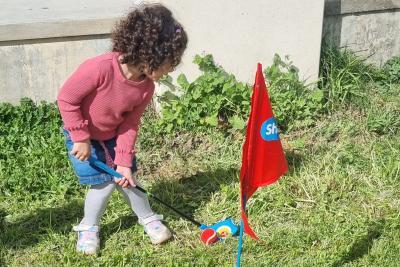 Initiation au golf pour les enfants hospitalisés - Agrandir l'image 2 sur 3, fenêtre modale