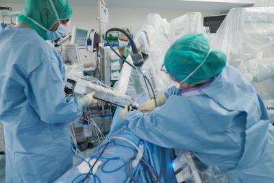 Intervention de chirurgie thoracique avec le robot d'assistance da Vinci X - Agrandir l'image 3 sur 3, fenêtre modale