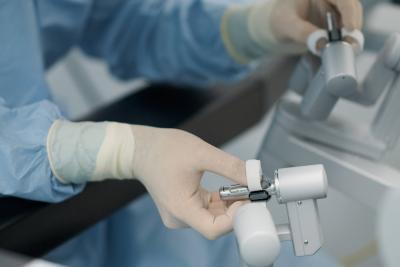 Intervention de chirurgie thoracique avec le robot d'assistance da Vinci X - Agrandir l'image 3 sur 3, fenêtre modale