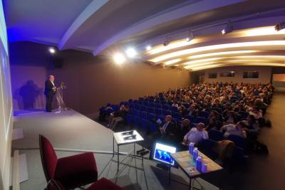 Conférence de Jean Staune, Philisophe des sciences, lors des premières rencontres des acteurs de santé de Vaucluse le 12 avril 2024 - Agrandir l'image 4 sur 13, fenêtre modale