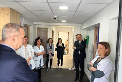 Visite de Denis Robin, Directeur général de l’ARS Paca, venu féliciter l'équipe de la Maison Mazarine, son projet coup de cœur #HmentFiers2023 - Agrandir l'image 1 sur 8, fenêtre modale