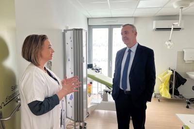 Visite de Denis Robin, Directeur général de l’ARS Paca, venu féliciter l'équipe de la Maison Mazarine, son projet coup de cœur #HmentFiers2023 - Agrandir l'image 2 sur 8, fenêtre modale