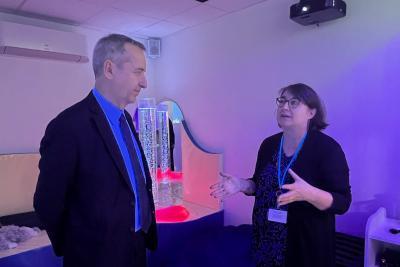 Visite de Denis Robin, Directeur général de l’ARS Paca, venu féliciter l'équipe de la Maison Mazarine, son projet coup de cœur #HmentFiers2023 - Agrandir l'image 3 sur 8, fenêtre modale