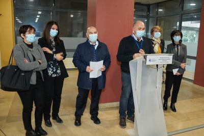 Photos de personnes faisant des discours - Agrandir l'image 1 sur 3, fenêtre modale