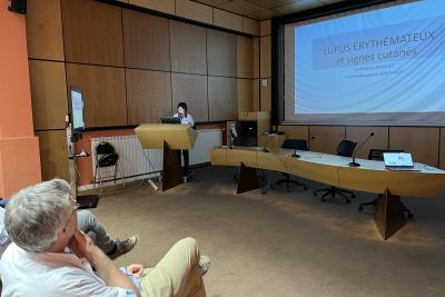 Photo d'un professionnel de santé présentant dans une conférence - Agrandir l'image 1 sur 2, fenêtre modale