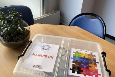 Une boite - Agrandir l'image 1 sur 6, fenêtre modale