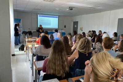 Photo d'une salle avec des professionnels présents lors de la 6ème réunion des plaies - Agrandir l'image 2 sur 2, fenêtre modale