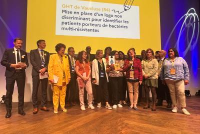 Photo de l'InterCLIN des équipes opérationnelles d’hygiène hospitalière du Groupement Hospitalier de Territoire de Vaucluse lors de la cérémonie de remise des prix de l'opération H'ment fiers 2024 organisée au Mucem à Marseille le 14 mai 2025 - Agrandir l'image, fenêtre modale