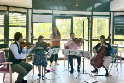Quatuor Girard en gériatrie - Agrandir l'image 3 sur 3, fenêtre modale