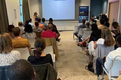 Médecins réunis lors de la formation médicale sur les urgences neuroradiologiques organisée par l’équipe de neuroradiologie du Centre Hospitalier Universitaire La Timone du Groupement Hospitalier de Territoire Hôpitaux de Provence et les neurologues, radiologues et urgentistes des Hôpitaux Publics de Vaucluse du GHT84 le 10 juin 2024 - Agrandir l'image, fenêtre modale