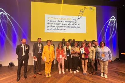 Photo de l'InterCLIN des équipes opérationnelles d’hygiène hospitalière du Groupement Hospitalier de Territoire de Vaucluse lors de la cérémonie de remise des prix de l'opération H'ment fiers 2024 organisée au Mucem à Marseille le 14 mai 2025 - Agrandir l'image, fenêtre modale