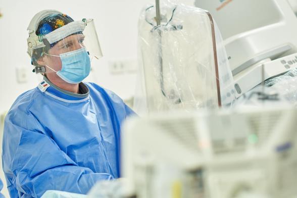 Gros plan sur un chirurgien - Agrandir l'image, fenêtre modale