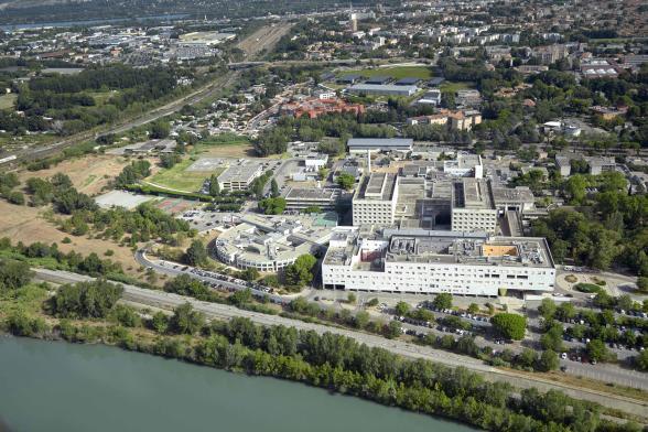 Vue aérienne du Centre Hospitalier d'Avignon - Agrandir l'image, fenêtre modale