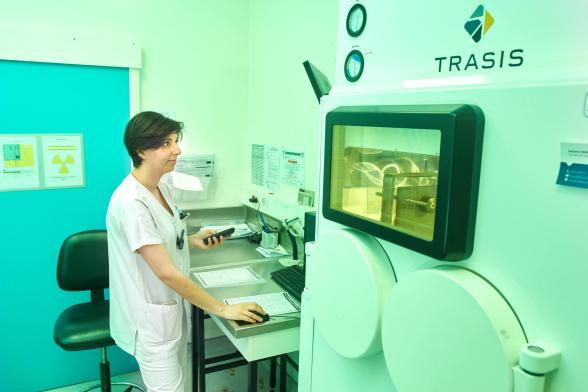 Automate de conditionnement de doses unitaires pour les médicaments radiopharmaceutiques injectables utilisés en imagerie TEP - Agrandir l'image, fenêtre modale