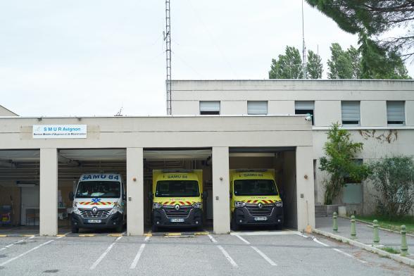 Gros plan sur les camions du SMUR - Agrandir l'image, fenêtre modale
