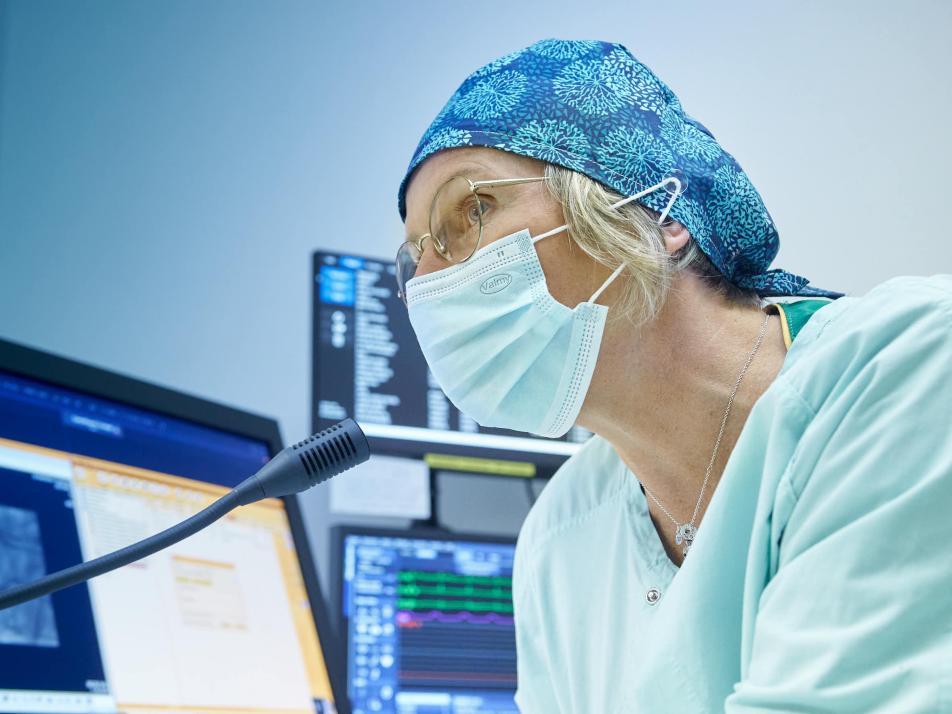 Gros plan sur une soignante