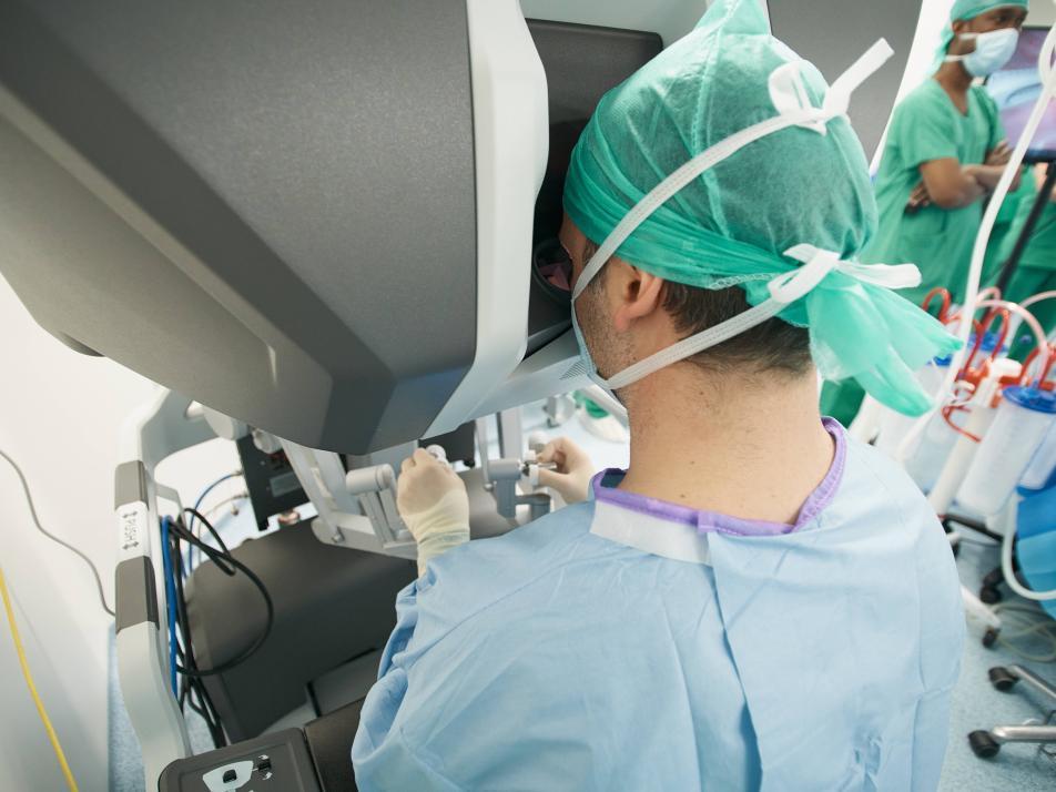 Intervention de chirurgie thoracique avec le robot d'assistance da Vinci X