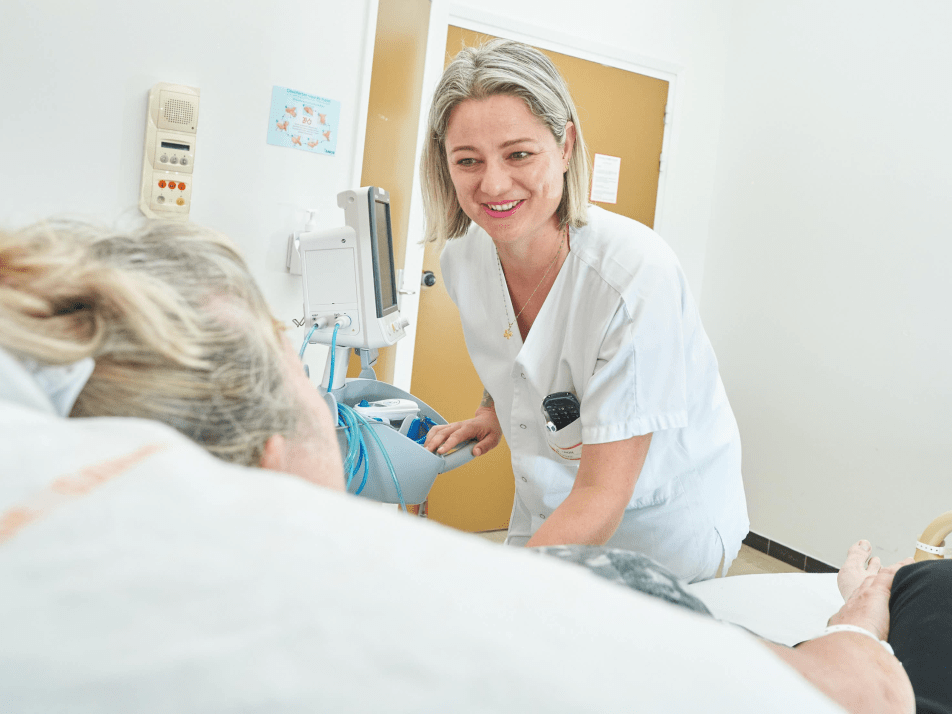 infirmière avec un patient